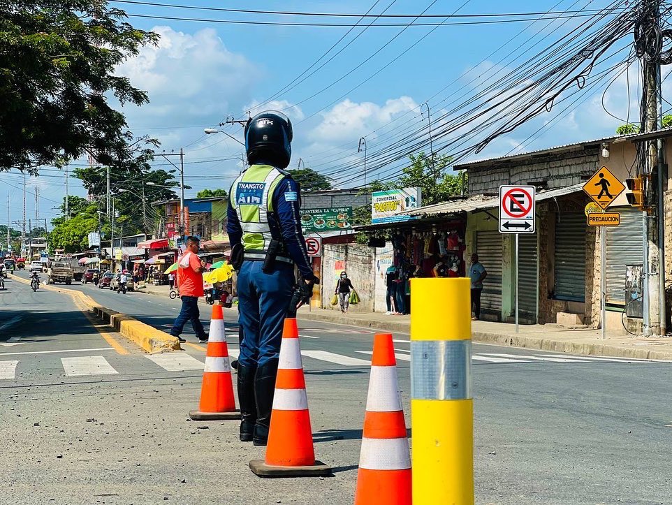 ATMGuayaquil's tweet photo. esto con la finalidad de reducir el índice de siniestralidad en la zona y para seguridad de los peatones y conductores.

¡La ATM y la Alcaldía de Guayaquil trabajan por tu seguridad vial! #JuntosNosMovemos https://t.co/DdtNP19Ezi