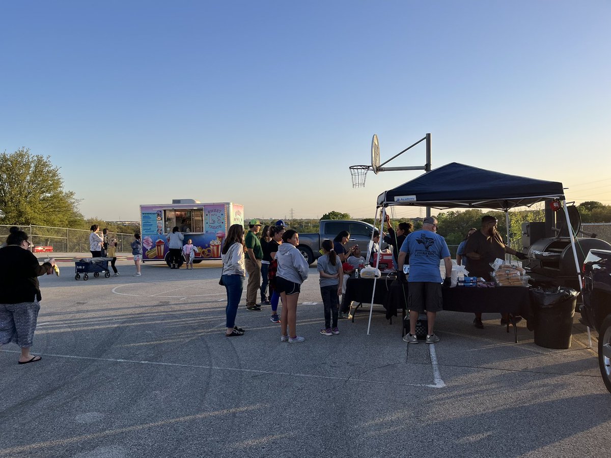 PTA movie night at Beard ES. What a fabulous evening!! <a href="/NISDBeard/">Beard Elementary</a> <a href="/MrsReidTeacher/">Bethany Reid</a>