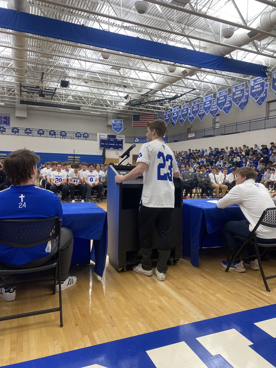 DETROITCCAD's tweet photo. 2022 FR. JAMES WHELAN AWARD WINNER….given to the top scholar-athlete and leader as voted on by his peers.

4 year 3 sport athlete ✅
Multi-time letterman ✅
Multi-time all @CHSL1926 ✅
2X @mhsaa D1 Hockey Champ ✅
3.5 GPA ✅

Couldn’t be more proud of Jackson Ewald. @jewald8 https://t.co/2pNmxI2Fiv