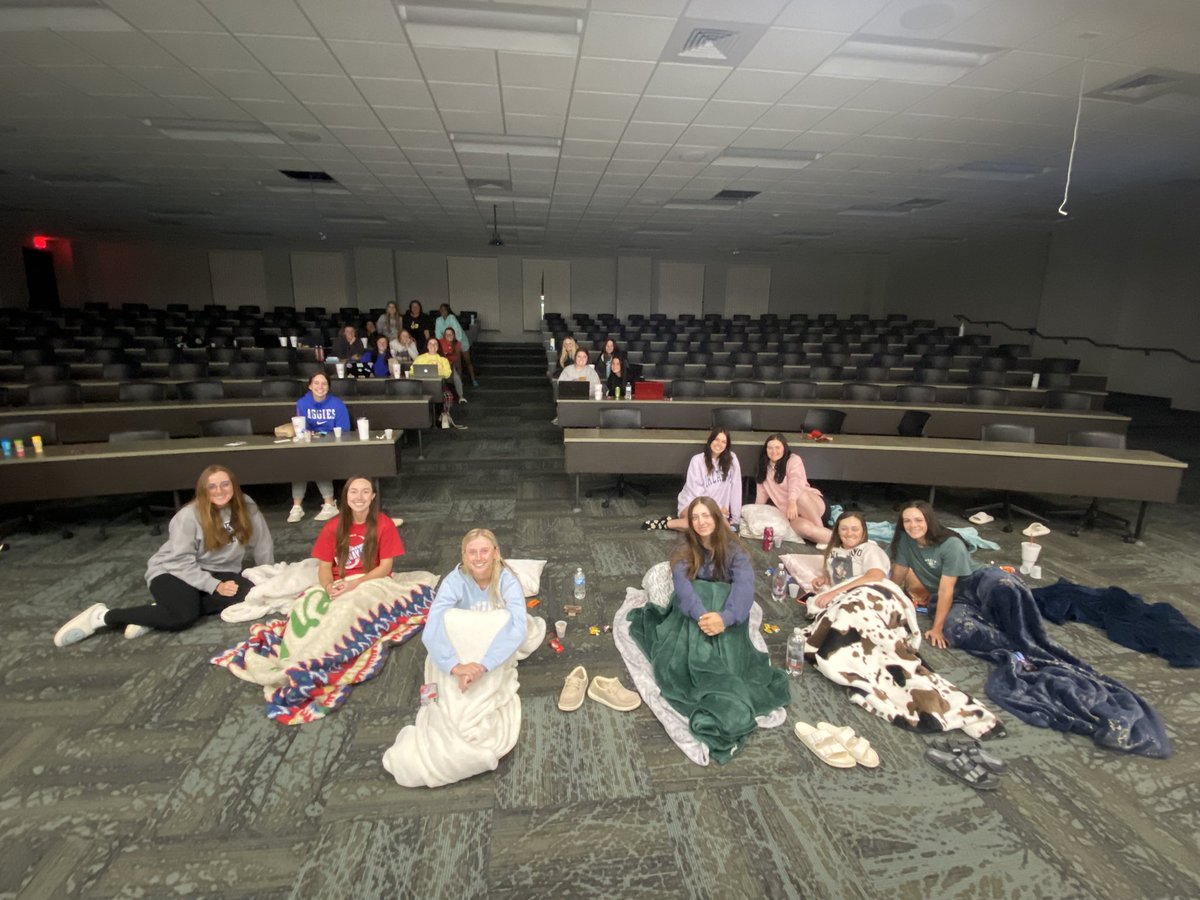 MSC_Softball's tweet photo. Movie night before we head to Arkansas for the weekend! https://t.co/KGJinAwFDn