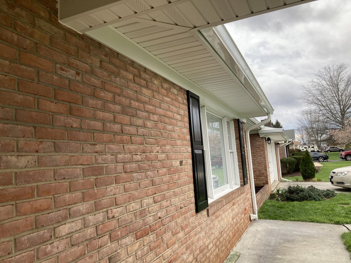 EnergyWindowLLC's tweet photo. Energy Windows LLC installs new construction windows, French door, soffit facia and seamless gutters. In Front Royal Va and Woodstock Va https://t.co/MpNVgS5RaH