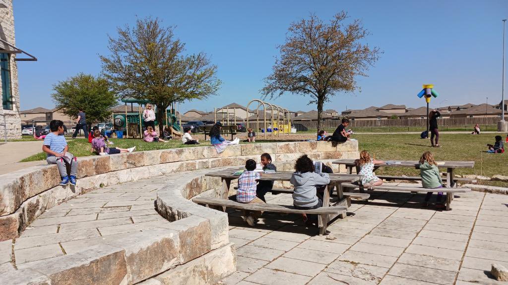 Our students are doing some reading outside in this beautiful weather! #JESthisisus <a href="/Jarrell_ISD/">Jarrell ISD</a> <a href="/HicksJISD/">Dr. Toni Hicks</a>