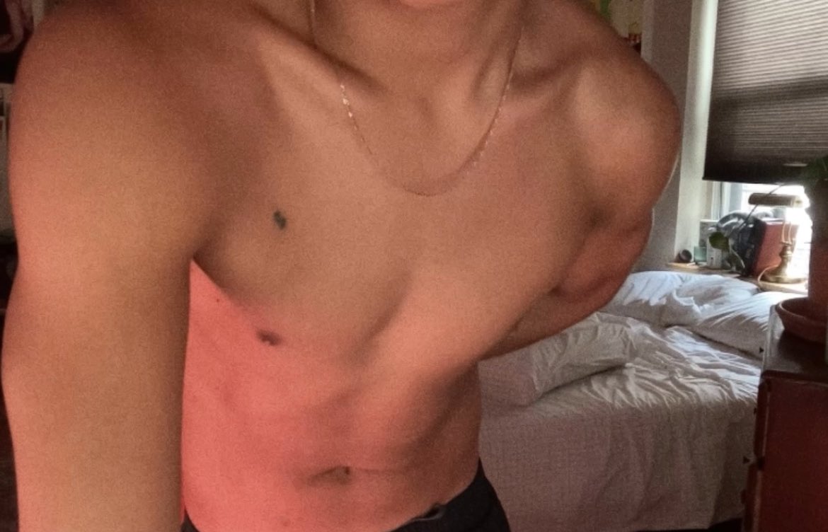 isaim3dina's tweet photo. ur favorite cam boy <3 https://t.co/C4d9ngeeOw