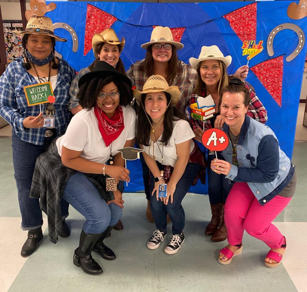 RPE_AP's tweet photo. Truly honored to serve my PSE family, leadership team, and incoming Kindergartners 💜 #KRound-Up @principalpse @parkspringsPTO @ESCadre9 https://t.co/gRsDzgWnzd