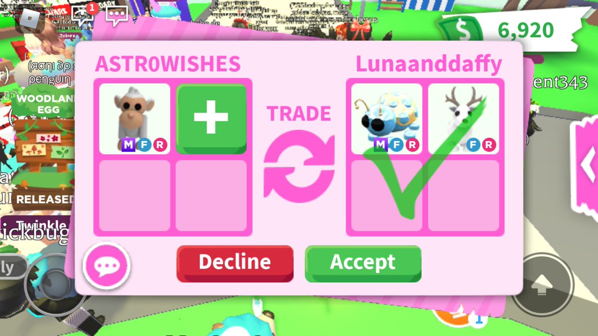 Coco60579845's tweet photo. @PlayAdoptMe SHOULD I DO THIS TRADE??? https://t.co/KBBYdZJ757