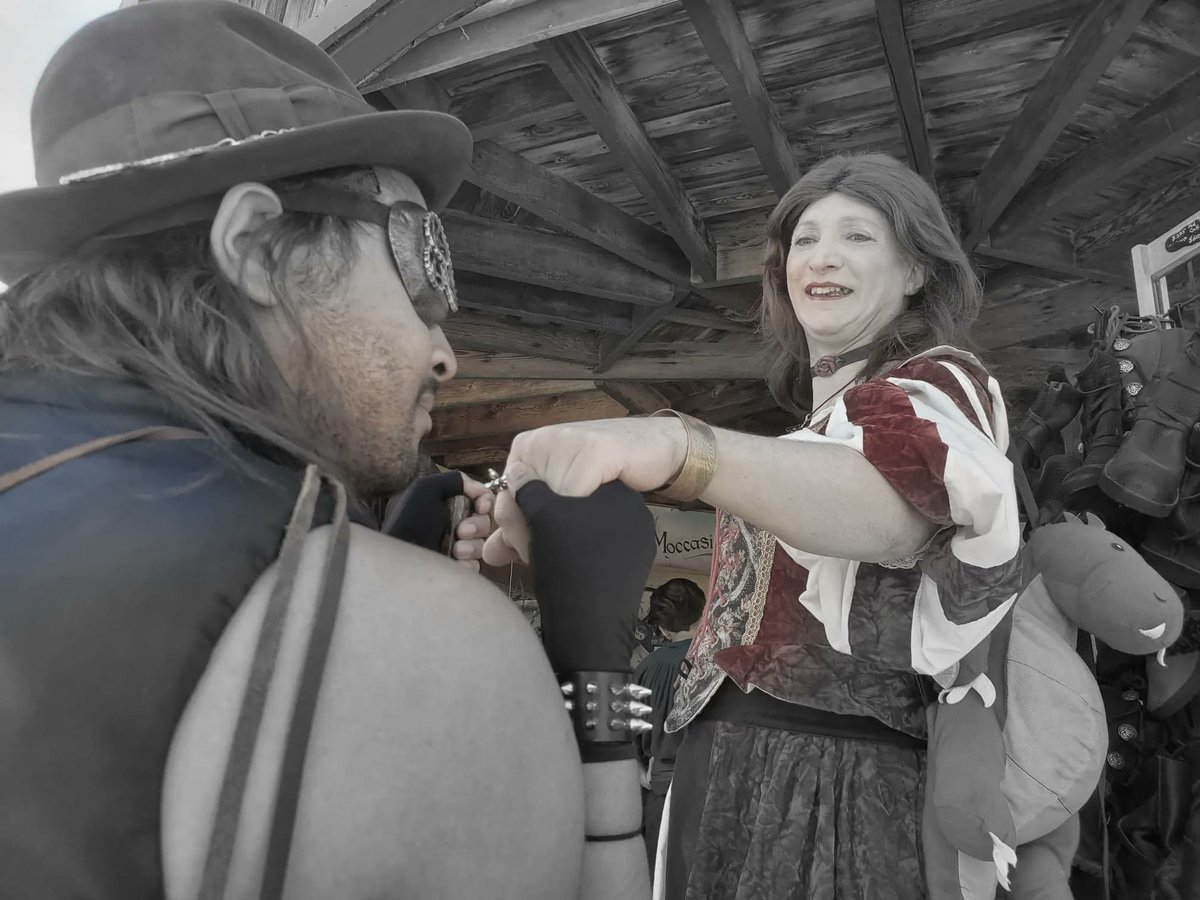 Received another picture from my last visit to @azrenfest and ran into a friend or two. Now I just needed to get a dedicated photographer to take awesome shots like this all the time.