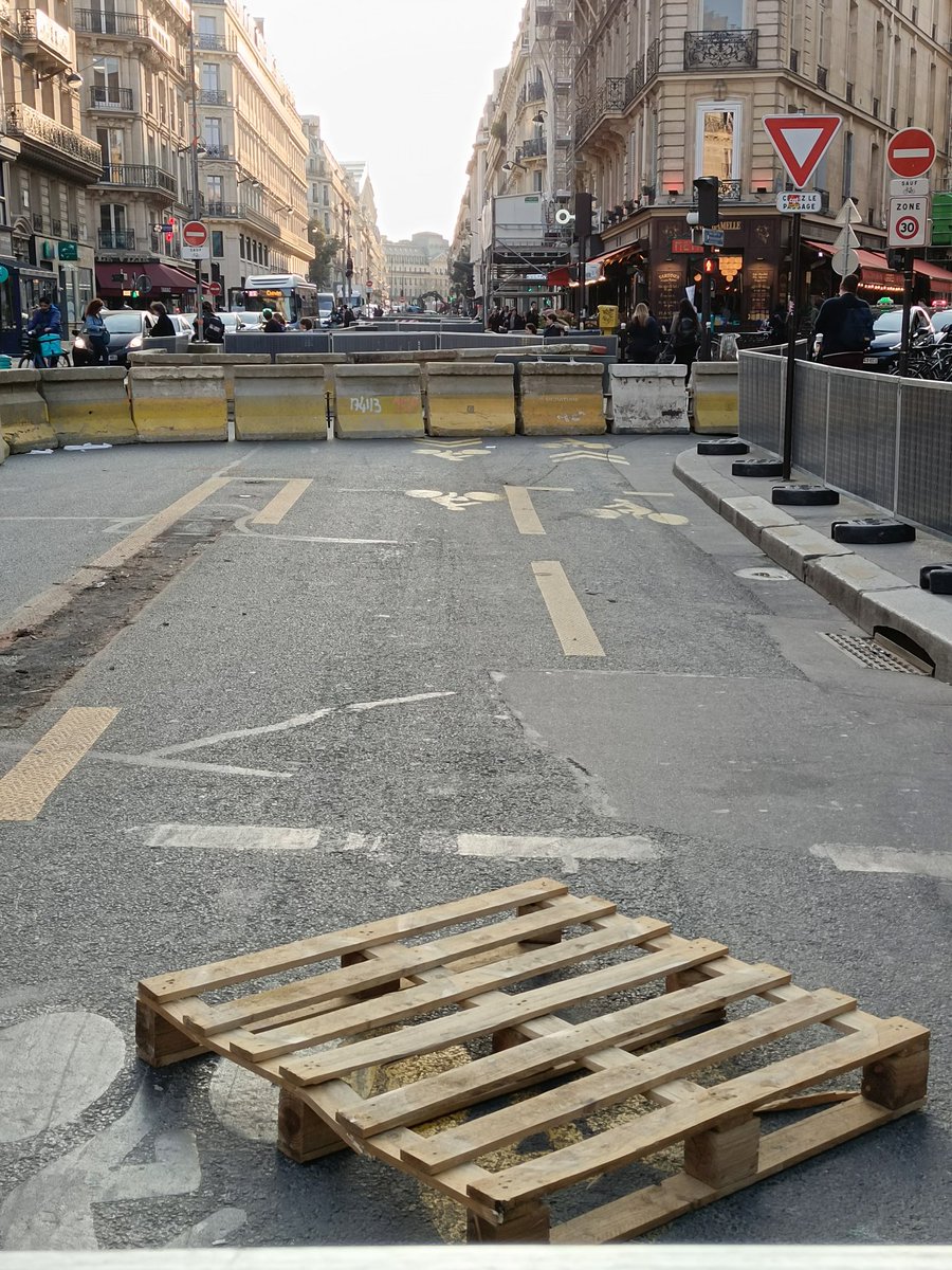 missblabla75's tweet photo. @XtopheDucret @ParisVigilance @SebastienDenaja @Anne_Hidalgo @partisocialiste #saccageparis allez voter dimanche évitez la Maire de #saccageparis et ses #saccageurs @yjadot @EELV_Paris @partisocialiste @PCF @Fabien_Roussel #Brossat #Baudrier et les autres https://t.co/2ChyOEsMcN