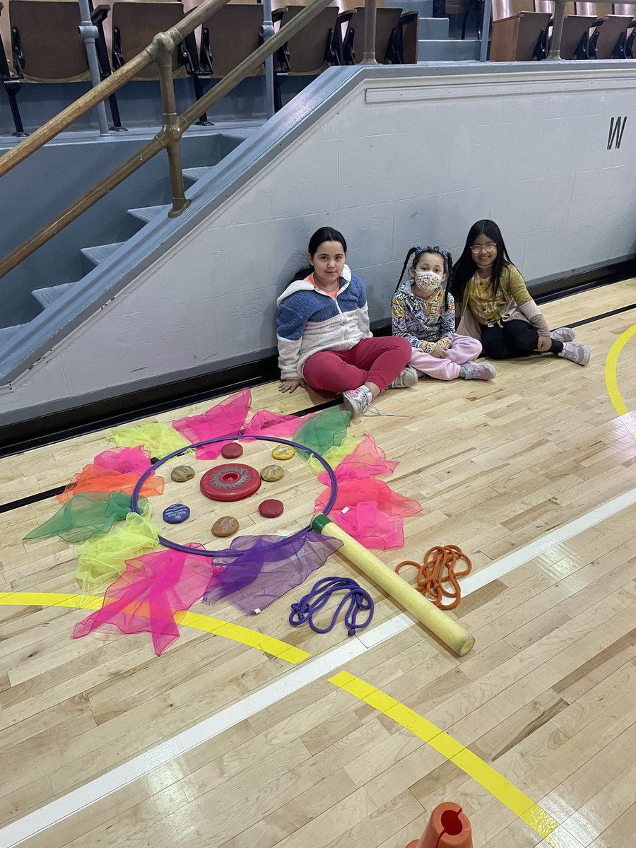 brookavePE's tweet photo. Today in PE at @BrookAveSchool we discussed cooperation! We listened to a story about students working together on a project. Then we shared and listened to each others ideas to “build a flower” with PE equipment! https://t.co/vN7A9MyTtD