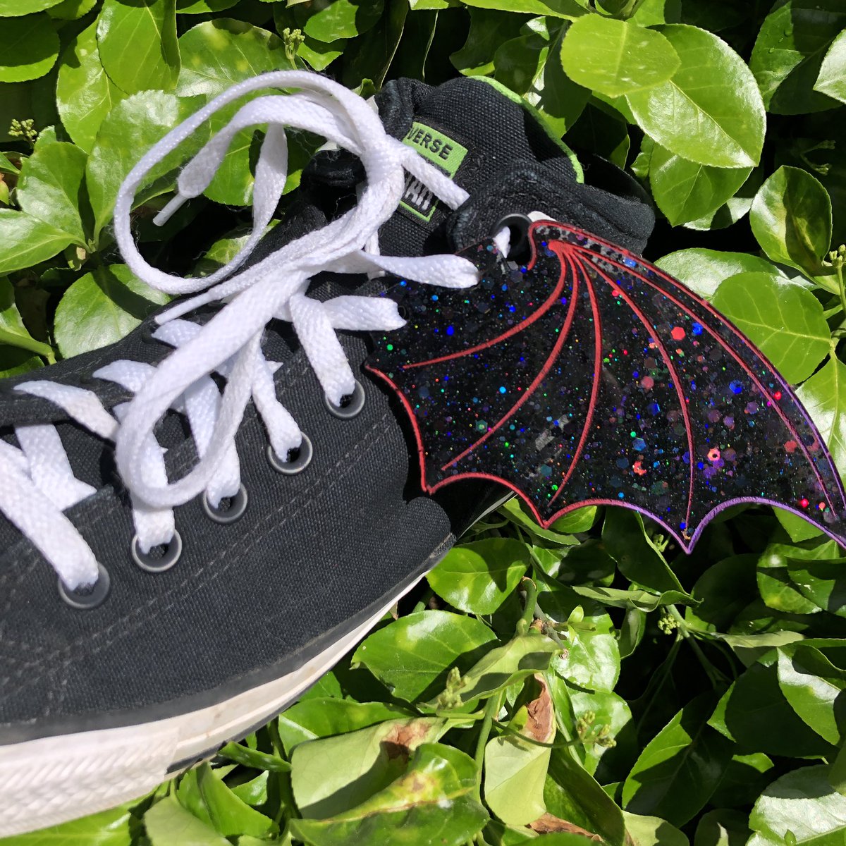 bunnyboycharms's tweet photo. for those wondering how these look on hi-tops
https://t.co/7SirwyRu9F
#gay #gothic #demonwing #demon #converse https://t.co/oT4EmwT9jS