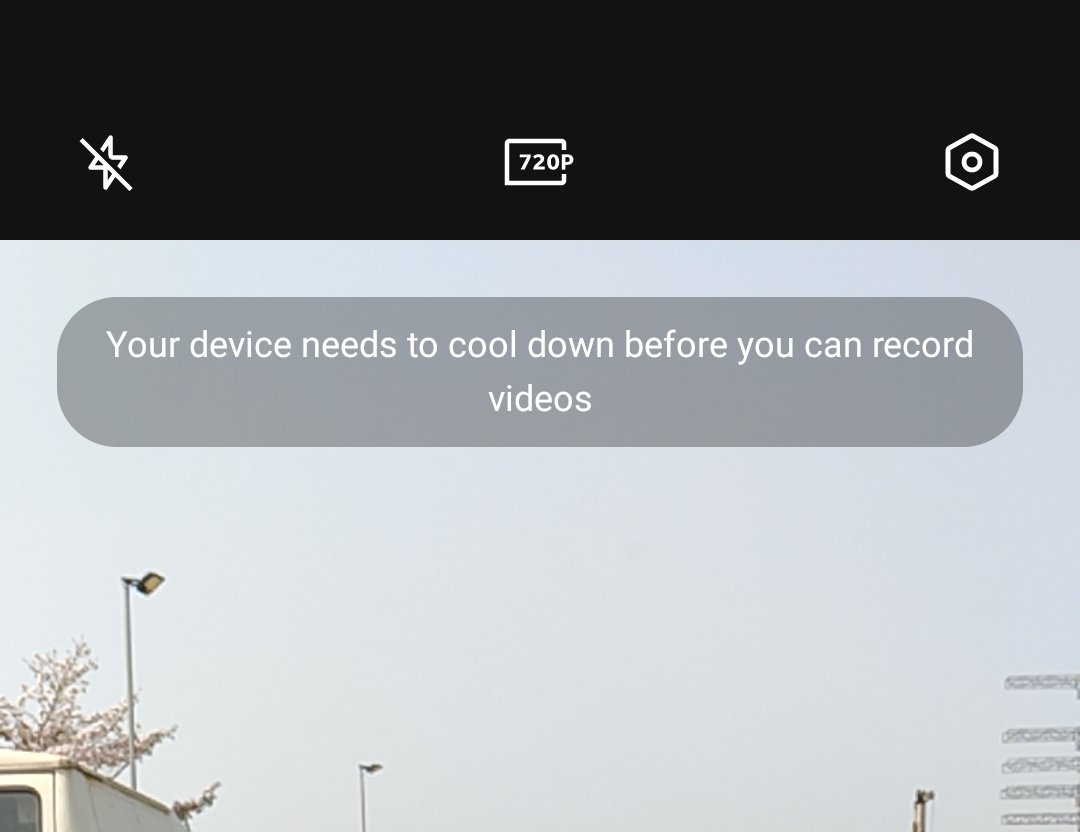 SumitIsb's tweet photo. @oneplus @OnePlus_IN huge bug in #OnePlus10Pro my device is super cool and no app working and still slow mo video not allowed by device. Such a shame !! Please fix it urgently. https://t.co/i4E56aW90K