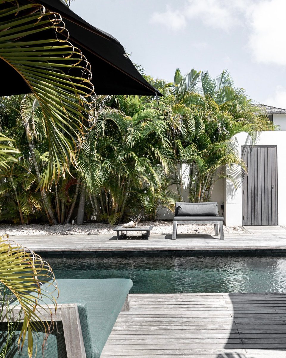 Almost done with the photos for @pietboonbonaire

I stayed for a week, so I kept taking photos and now I have to sort and edit this load of photos. Monday I will send the collection of atmospheric photos to my client. 

Curious how the house looked before the re-styling? Check ou