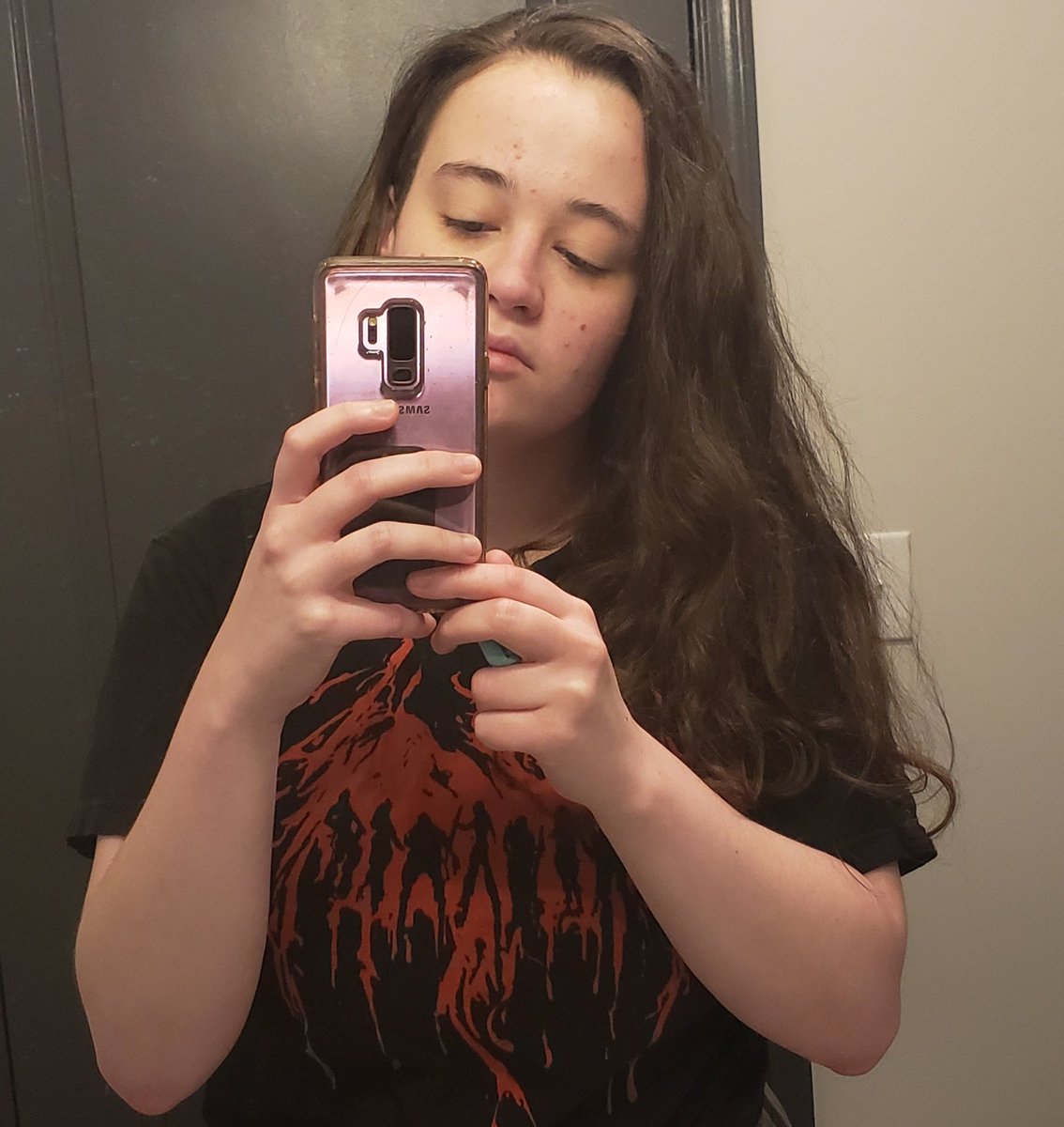 bifurious_rez's tweet photo. taking selfies requires remembering i posses a physical body but wowee my hair is long 😈😈😈 https://t.co/CFI1H4ODEz