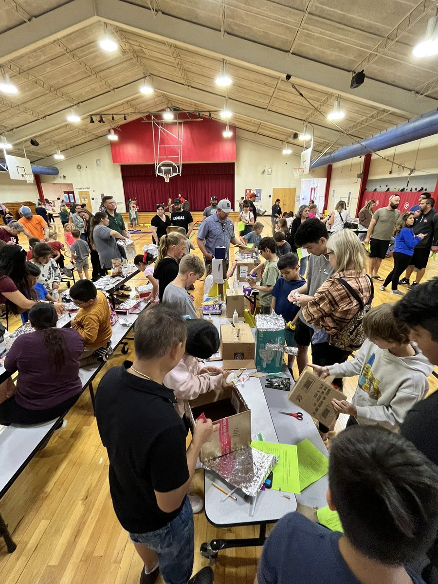 GFESWildcats's tweet photo. AMAZING kick-off for Comal Reads!We had a “Guess the reader”,face painting,camouflage a robot,build an edible robot,make a prediction,robot races, create your own robot,&amp;early literacy stations.Remember to start reading The Wild Robot tomorrow as a family!📚#comalreads @cisdnews https://t.co/wQFYWFCWRQ