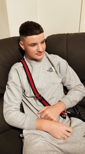 nswpolice's tweet photo. Can you help police locate 16yo Nicholas? Nicholas Vamankis was last seen leaving his home on Ardle Street, Pendle Hill, about 12.30am on Wednesday (6 April 2022).

https://t.co/zexSDX5HUI https://t.co/3zxF1GAt0T