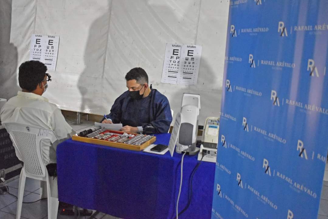 AlcaldiaSN_'s tweet photo. Este día se realiza nuevamente en las instalaciones del palacio cultural campaña de salud visual 🤓👓de FUDEM en coordinación con la municipalidad de Sonsonate.
#ProgramaJoven
#CampañaDeSaludVisual https://t.co/cL2aD0SJHq