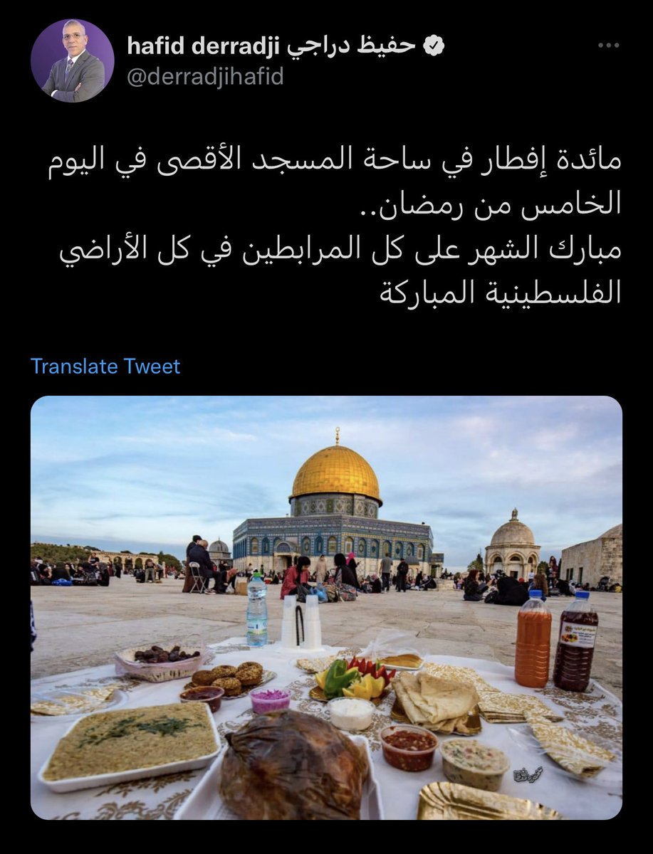 NawafMisferIl's tweet photo. اتخيلوا 
هذه الوجبه الشهية في القدس
والقوة الضاربة لا يوجد بها  حليب ! 
زله من حفيظ دراجي كان من المفترض ان يراعي مشاعر شعبه ولا ينشر هذه الصورة https://t.co/lV8WpFPkTt