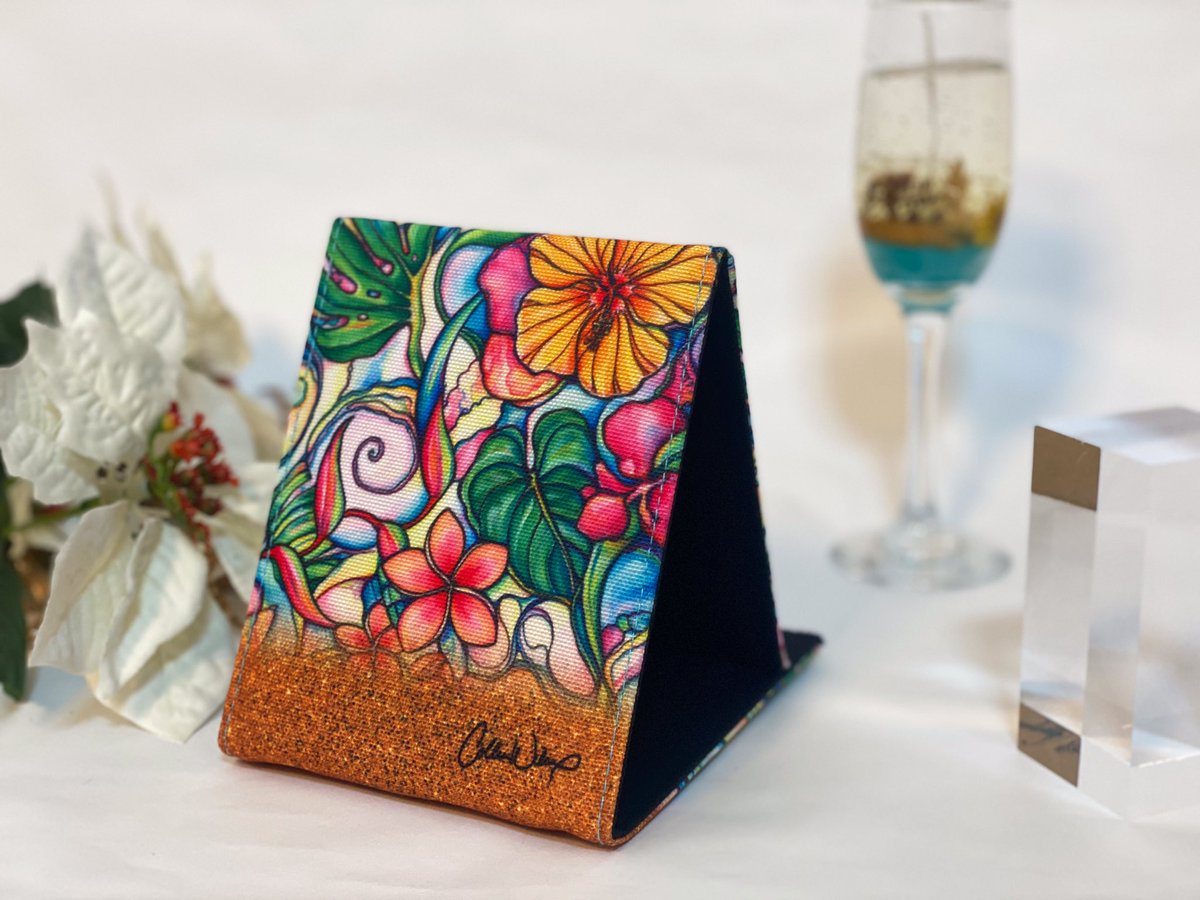 🌺おすすめ商品のご紹介🌺

『Colleen Wilcox
(コリーンウィルコックス) 
折りたたみミラー』

ハワイ有名サーフアーティスト
「Colleen Wilcox」が
モチーフになった
キャンバス地の折りたたみミラーです。

持ち歩きにもぴったりで
持つだけでアートが映えます。 

#ColleenWilcox
#ハワイ 
#雑貨