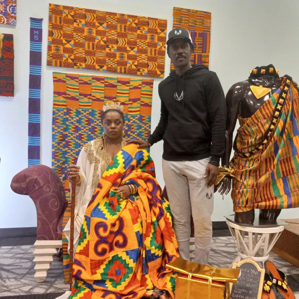 Tosinger's tweet photo. #queenmother 👑 #Repost from @somaidoo
•
Queen Yaa Asantewaa granting me an audience @ the we3queens project.
#kente #africanheritage #blackhistorymonth #culture #thenewblackwallstreet #tosinger #musclerunlimited #somaidoo #we3queens
#iwrite #iproduce #idirect #iact https://t.co/7mITzQZGqV