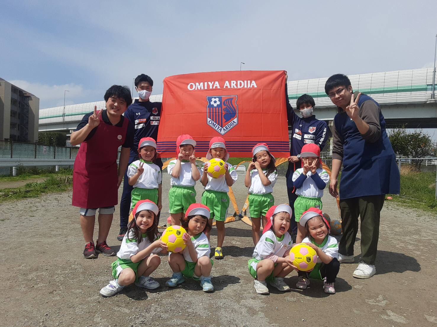 大宮アルディージャサッカースクール公式 スクールキャラバン リトル百音保育園 滝沼宝来広場 スクールキャラバンを行いました みんなとても元気いっぱいでコーチ達も楽しかったです 遠藤竜助コーチ 岡本岳コーチ 大宮アルディージャサッカー