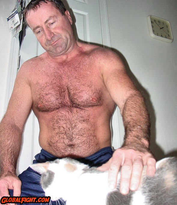 Hairybear Daddy from https://t.co/oAwhABJ0gw view his only fans for daily jerkoff posts of him  --  #muscledaddy
