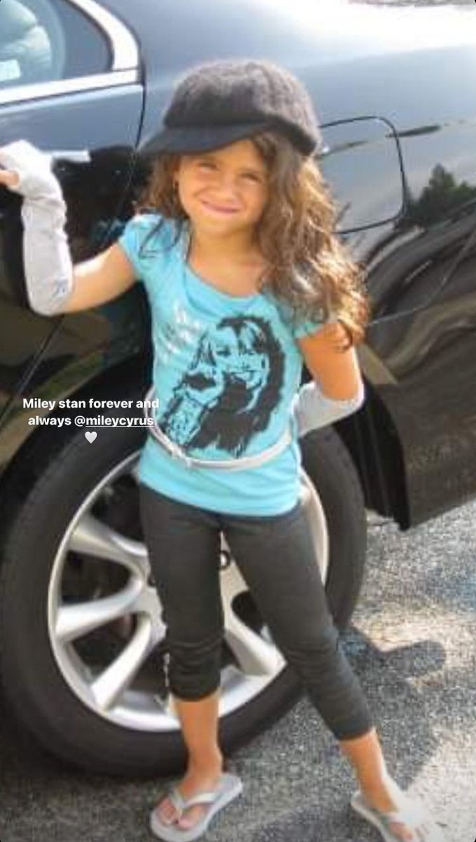 📲| Nessa Barrett (<a href="/nessabarrett/">baby cowboy</a>) via Instagram Stories

🇧🇷| TRAD:" Miley stan para sempre e sempre"