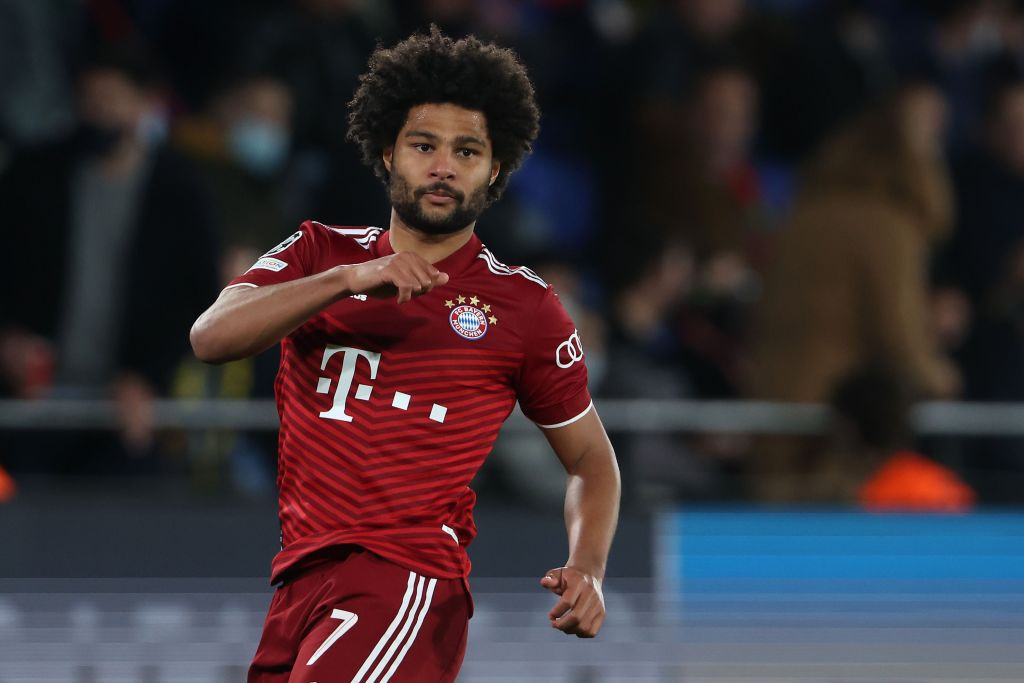 FabrizioRomano's tweet photo. While Bayern are working on final details to complete both Ryan Gravenberch and Noussair Mazraoui deals, the board is negotiating with Serge Gnabry's agents to discuss his contract extension. 🔴 #Bayern 

Structure of guaranteed salary and add-ons, key factor in the negotiation. https://t.co/HdfRm0LhVI