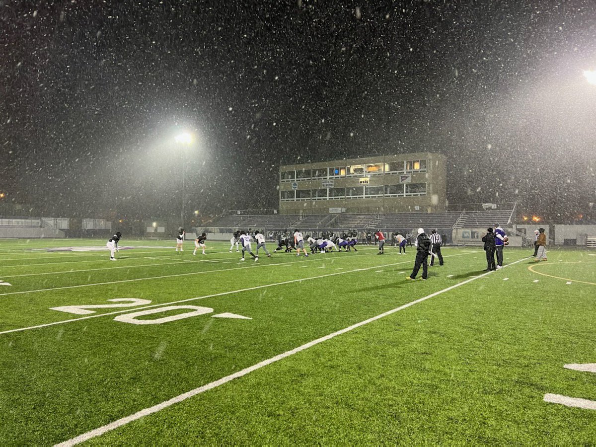 TrevorOlson62's tweet photo. Awesome night for practice #8 of spring ball!!! #GGT #4FFootball https://t.co/SRthaQ8Rtg