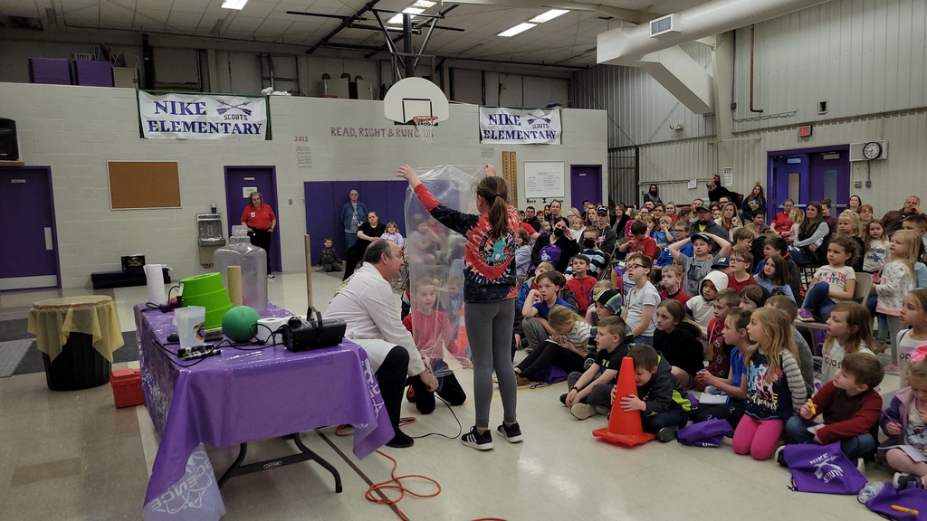We had a huge turnout for our Writing on the Walls and Storybook Steam
Night. Families were able to see students' work throughout the building, write encouraging notes to students' about the work, explore in the new STEAM room, eat dinner with friends, and see the Mad Scientist.