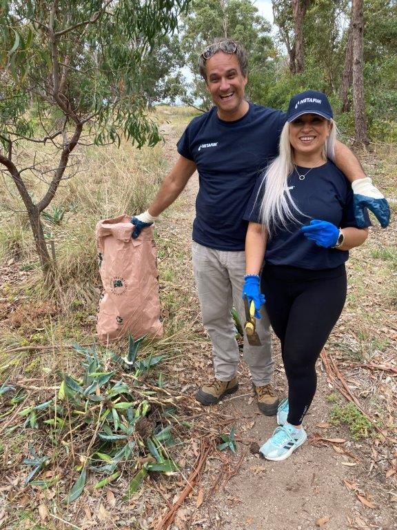HobsonsBayCC's tweet image. Around 30 employees from Netafim teamed up with our Rangers for International Earth Day. A huge amount of mulch was spread and weeds dug out at Truganina Park Altona Meadows to assist with the biodiversity &amp;amp; environmental health of the area. A big thank you!
#UsingLessDoingMore