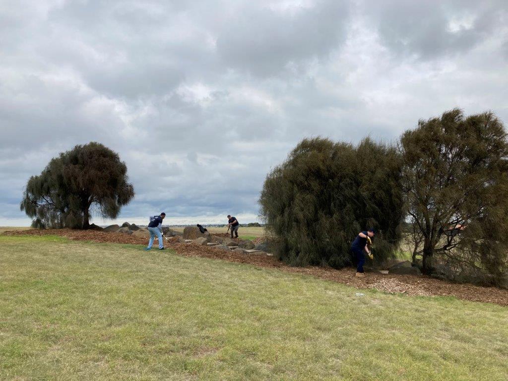 HobsonsBayCC's tweet image. Around 30 employees from Netafim teamed up with our Rangers for International Earth Day. A huge amount of mulch was spread and weeds dug out at Truganina Park Altona Meadows to assist with the biodiversity &amp;amp; environmental health of the area. A big thank you!
#UsingLessDoingMore