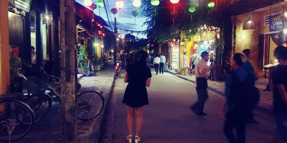 내일은 초저녁쯤????

무즐라 방문해보려 하는데 가면 재미있을까요??? 
오랜만에 외출이여서..ㅎㅎㅎ