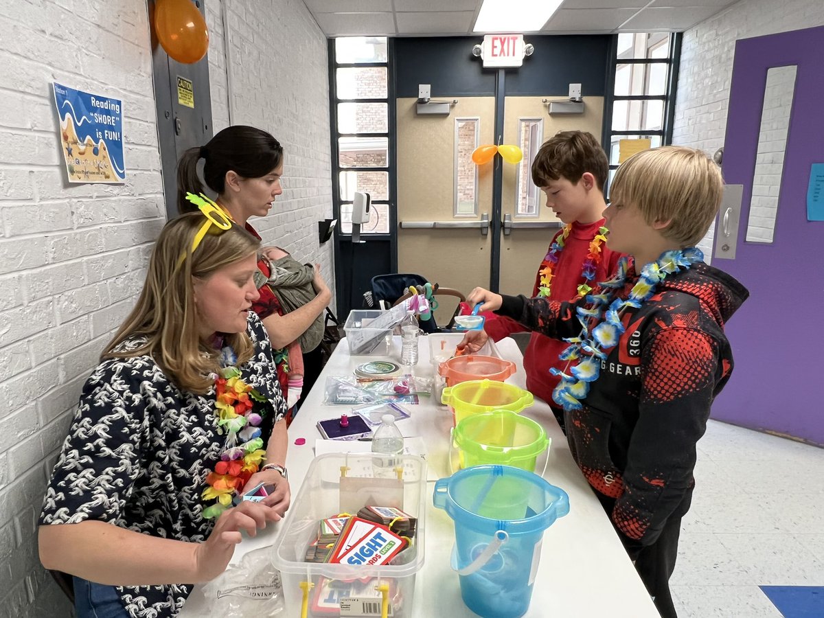 <a href="/haynes_nwa/">Haynes NWA</a>’s Literacy Night: DIVE INTO READING! 🏝⛱🤿🍍☀️🐚🌺🦀🩳😎 #beepbeep #growingHaynes <a href="/wfisdschools/">Wichita Falls ISD</a> #iamwfisd thanks, <a href="/texasroadhouse/">Texas Roadhouse</a> 💚&amp; 82ndMSG! ✈️ <a href="/TristanBrowne/">Tristan Browne</a>