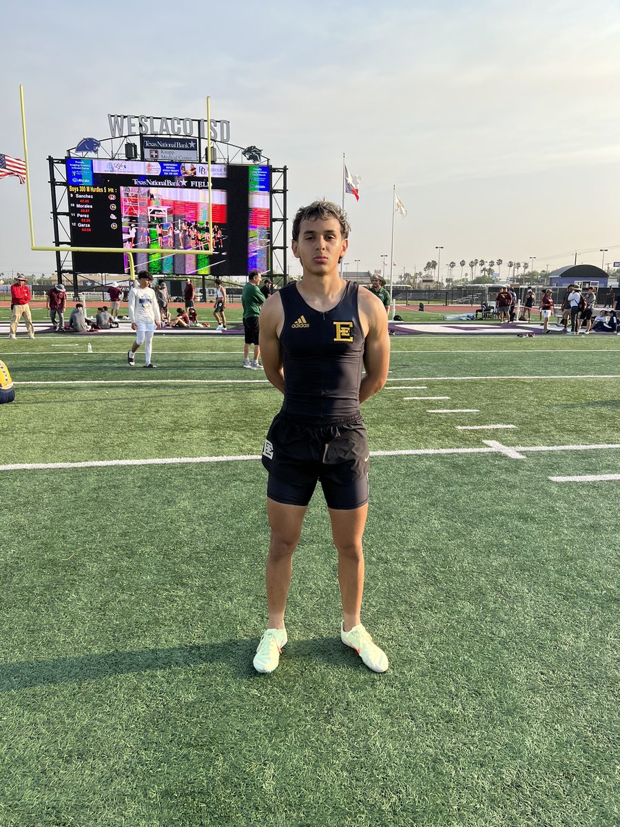 Jag_02179's tweet photo. Varsity Boys 100m Dash Finals Qualifier: Manny Hernandez @vcardenas32 https://t.co/l5zvY5TwpS