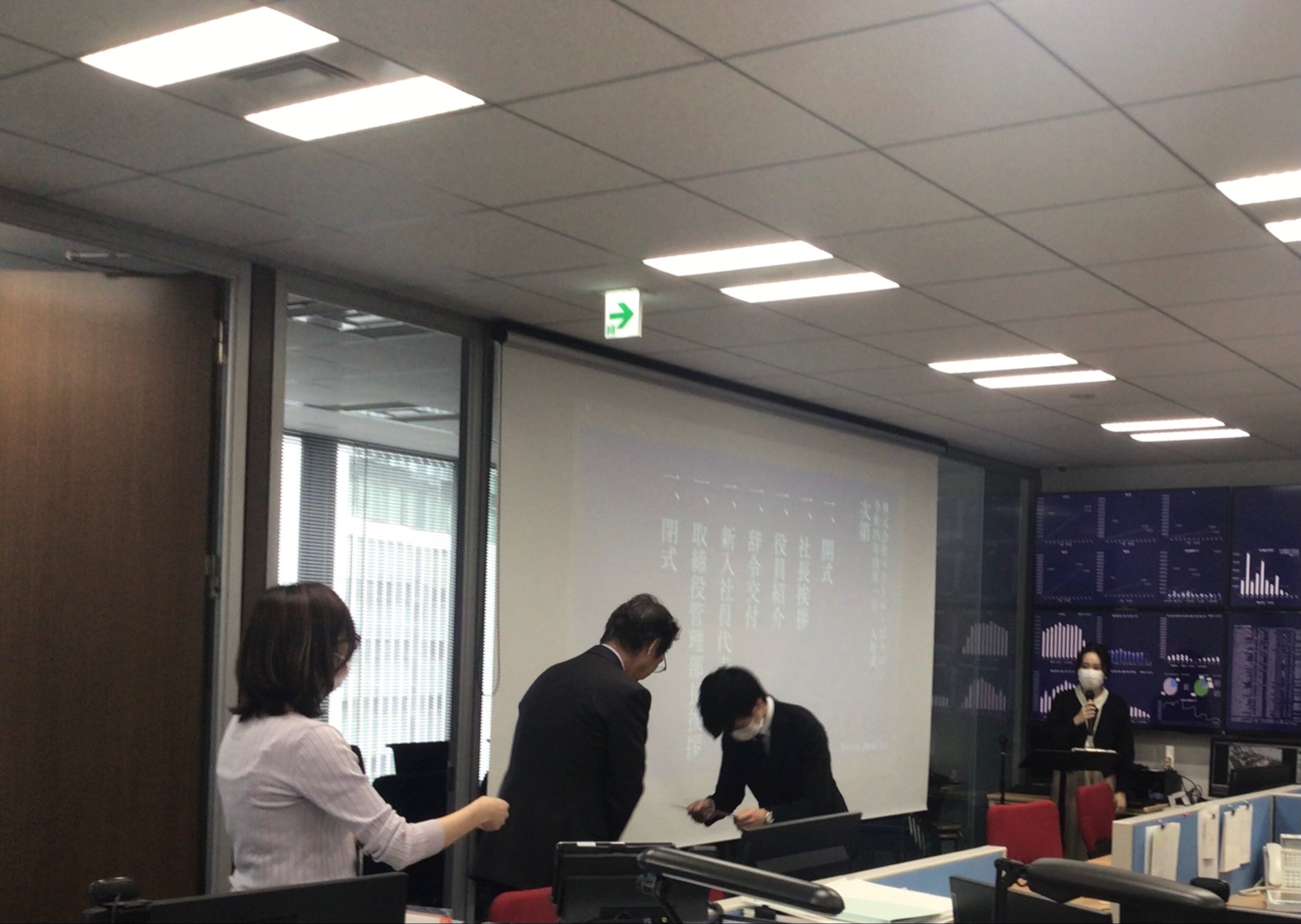 ベクトル ジャパン 令和4年4月1日に入社式が行われました 緊張した様子でしたが 辞令交付の時に堂々とした姿が 見られて感動的でした これから大変な時もあると思いますが 一緒に会社を盛り上げていけたらと思います よろしくお願いいたします