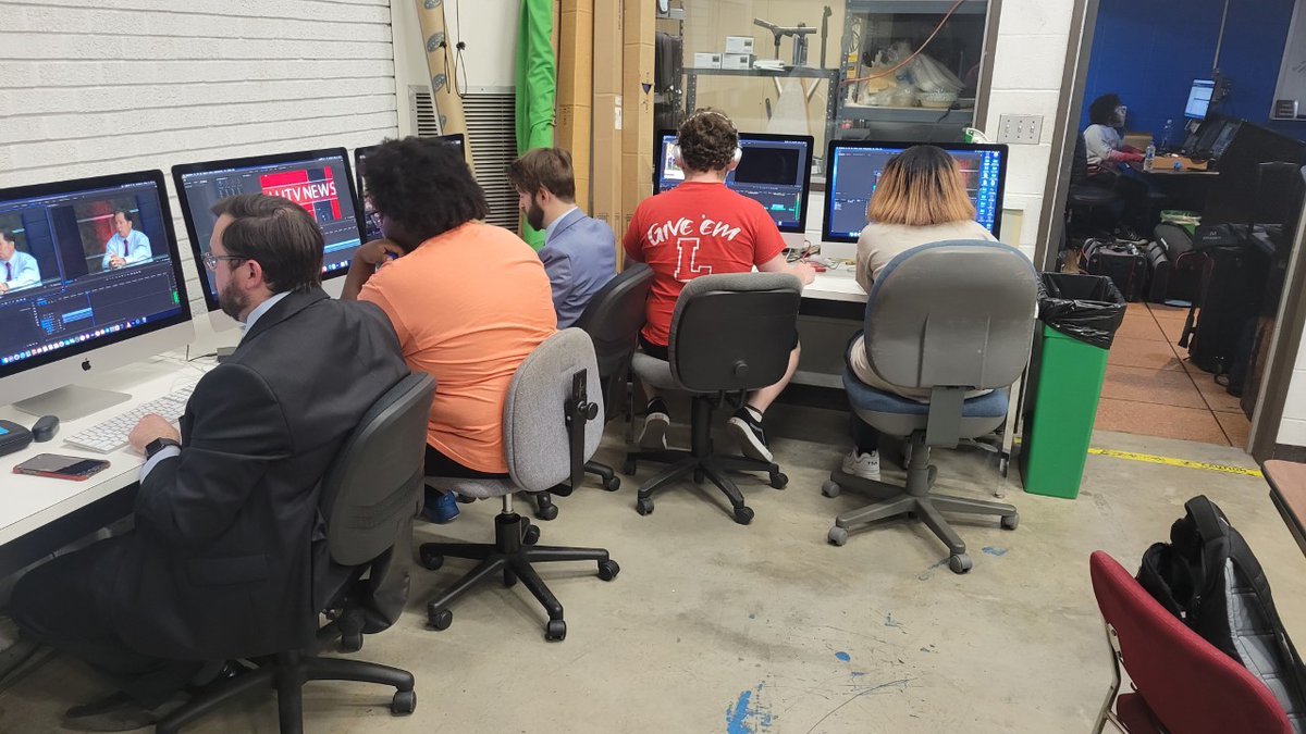 LUTVNews7's tweet photo. ded·i·ca·tion | \ ˌde-di-ˈkā-shən - a devoting or setting aside for a particular purpose
Still working...The #mmjs and #productioncrew of @LUTVNews7 are dedicated to the pursuit of their #careers and this program. #collegemedia #studentmedia #mediaprofessionals #tvnewslife https://t.co/84tzQFxo2r