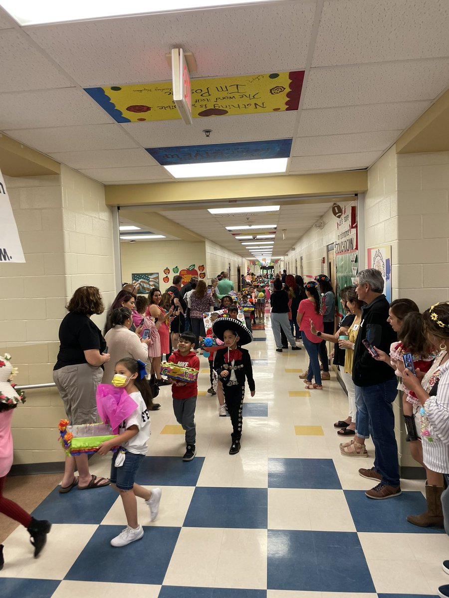 We had such an Ottsome turnout today for our Fiesta parade!!!! So many students participated and parents attended! Even one of our ECC babies brought her own Paleta cart for the parade with treats for all the teachers! @NISDOtt @PrincipalBueno #VivaFiesta