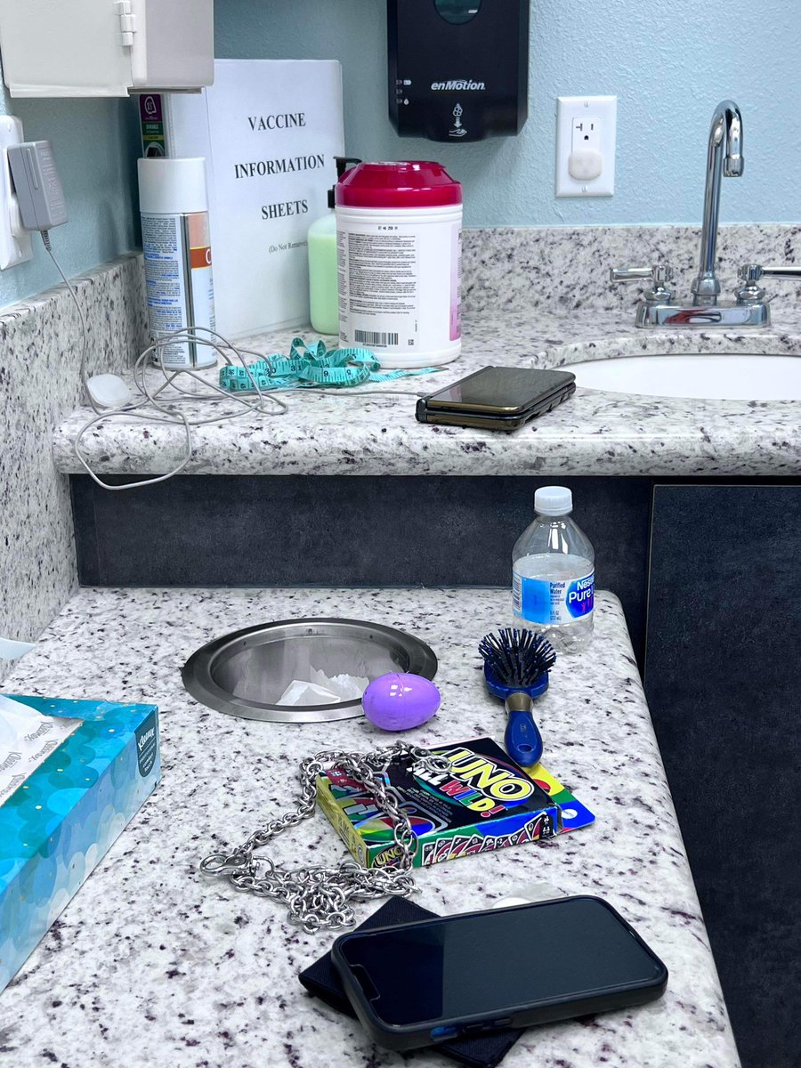 wolfcolayes's tweet photo. My nephew was asked to empty his pockets to get his weight. Ladies and gentlemen the needs of a 16 year old emo boy. https://t.co/ZhwnpU58wj