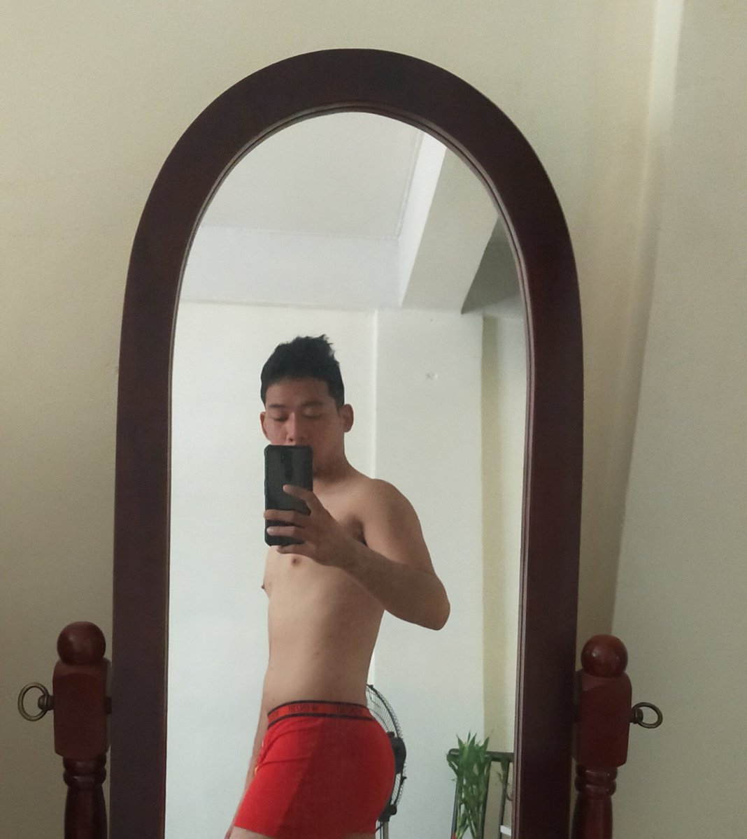 DeZobel22's tweet photo. Help me in the gym and I'll be ur buddy 🤗 https://t.co/mFqv8xlC4n