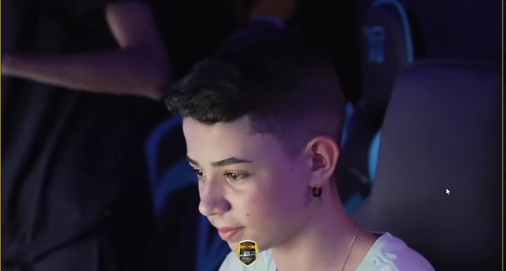 worldlessa_'s tweet photo. os olhinhos brilhando, mais que tudo, ele merece isso pra caralho, depois de tanta cobrança, tantos autos e baixos, finalmente ver que o esforço e dedicação deu resultado é gratificante demais, vc é ídolo thur, é o melhor que poderíamos ter, meu maior orgulho ❤️ https://t.co/ydrHNaouye