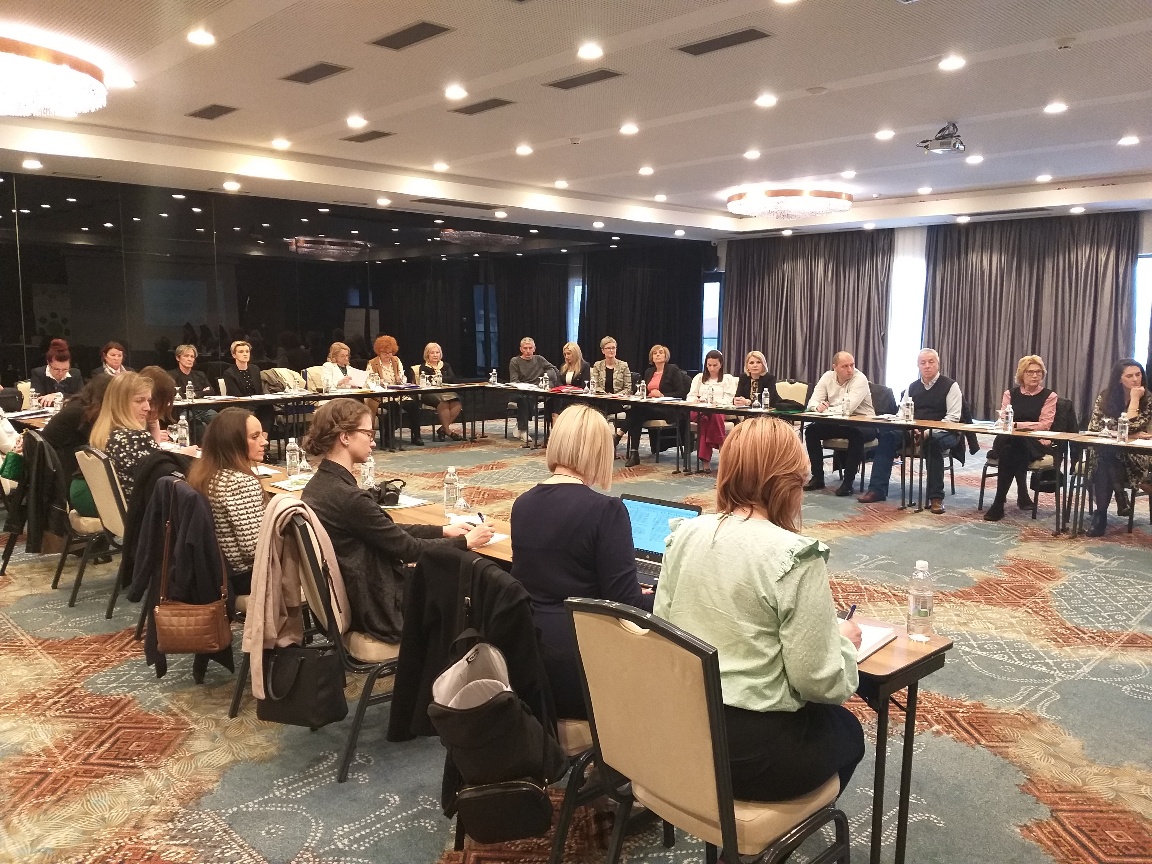 NESTprojekat's tweet photo. Danas smo nastavili naše edukacije i konsultacije sa kantonalnim ministarstvima zaštite okoliša. Razgovarali smo o donesenim Uredbama u FBiH, poteškoćama u implemenetaciji na nivou kantona, nedoumicama, novinama i izazovima koje reforme nose. 
@SwedenBiH https://t.co/4VBlpdOf8m