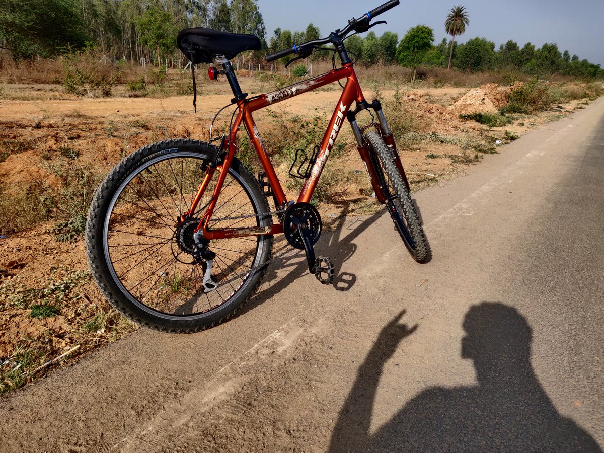 biggfoot's tweet photo. Cycling again after 8 years! I am back in 1995 and it is good here. #cycling https://t.co/AjujOvace3