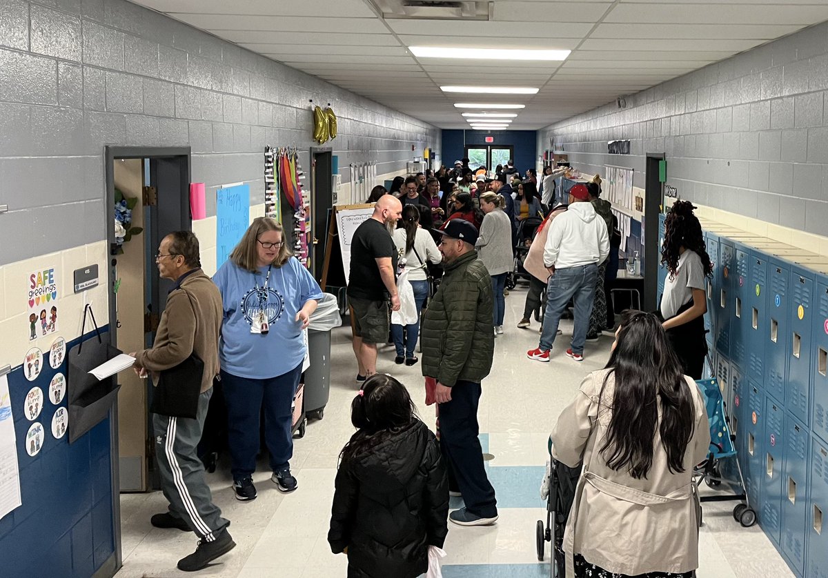 CGE Family Carnival Night was a HUGE success! 🎉 🍿 🤩 Over 500 students in attendance, and it felt soooo good to get our <a href="/CGETwolves/">Cedar Grove Elem.</a> families back inside these walls.💙 #bettertogether #welcomehome