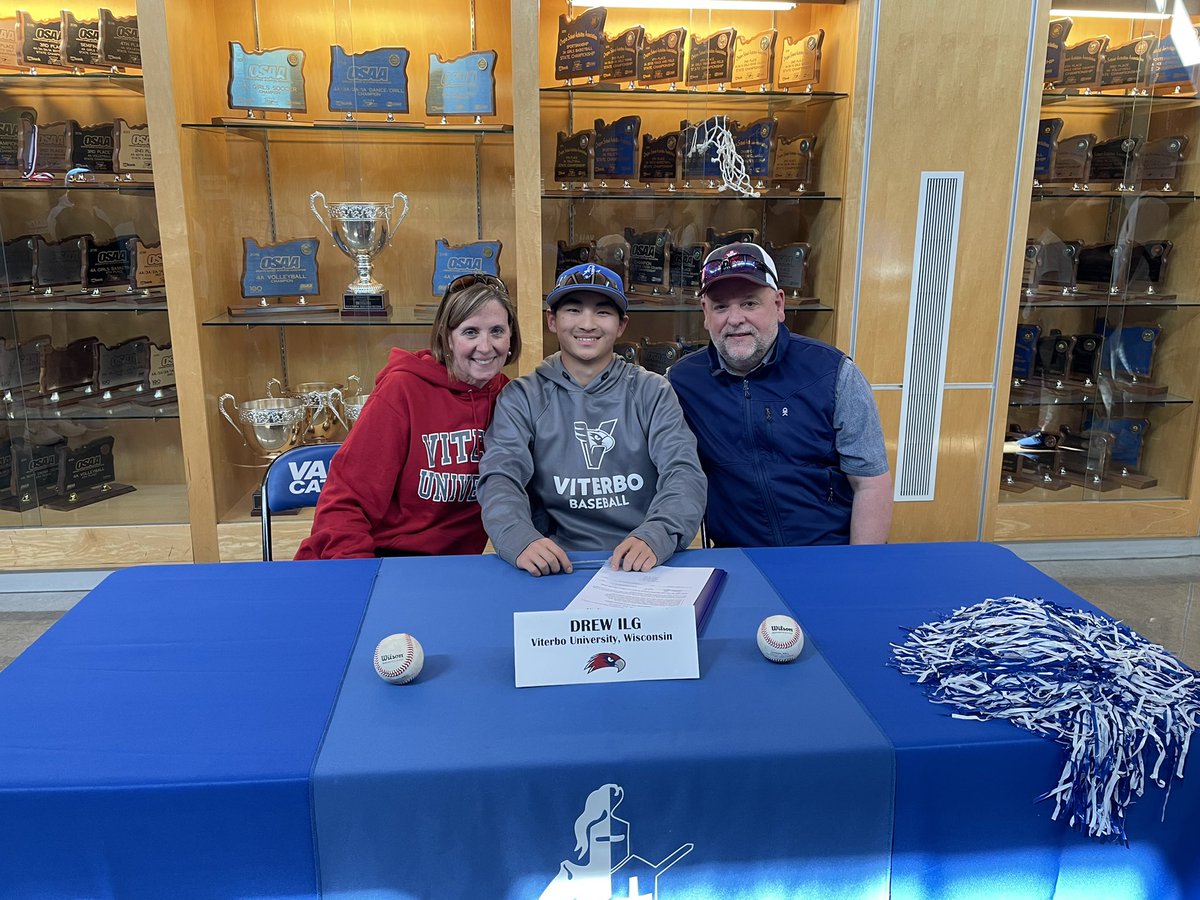 vcvaliants's tweet photo. Today Valley Catholic was able to recognize Senior Drew Ilg for his commitment to play collegiate baseball next year at Viterbo University! Congratulations Drew! #GoValiants #NextLevelValiant @VHawkBaseball https://t.co/4UNaBGtQ6p