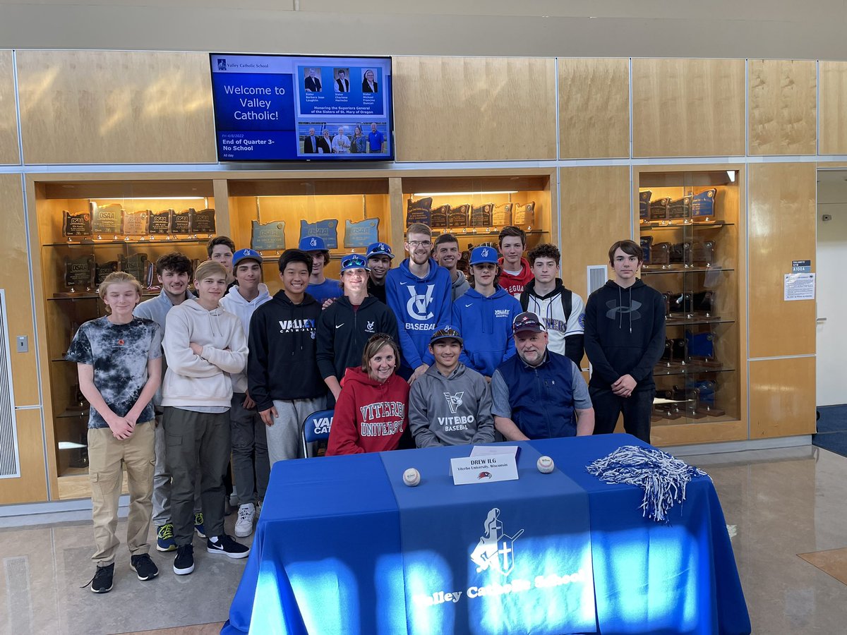 vcvaliants's tweet photo. Today Valley Catholic was able to recognize Senior Drew Ilg for his commitment to play collegiate baseball next year at Viterbo University! Congratulations Drew! #GoValiants #NextLevelValiant @VHawkBaseball https://t.co/4UNaBGtQ6p