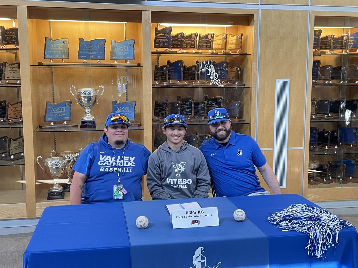vcvaliants's tweet photo. Today Valley Catholic was able to recognize Senior Drew Ilg for his commitment to play collegiate baseball next year at Viterbo University! Congratulations Drew! #GoValiants #NextLevelValiant @VHawkBaseball https://t.co/4UNaBGtQ6p