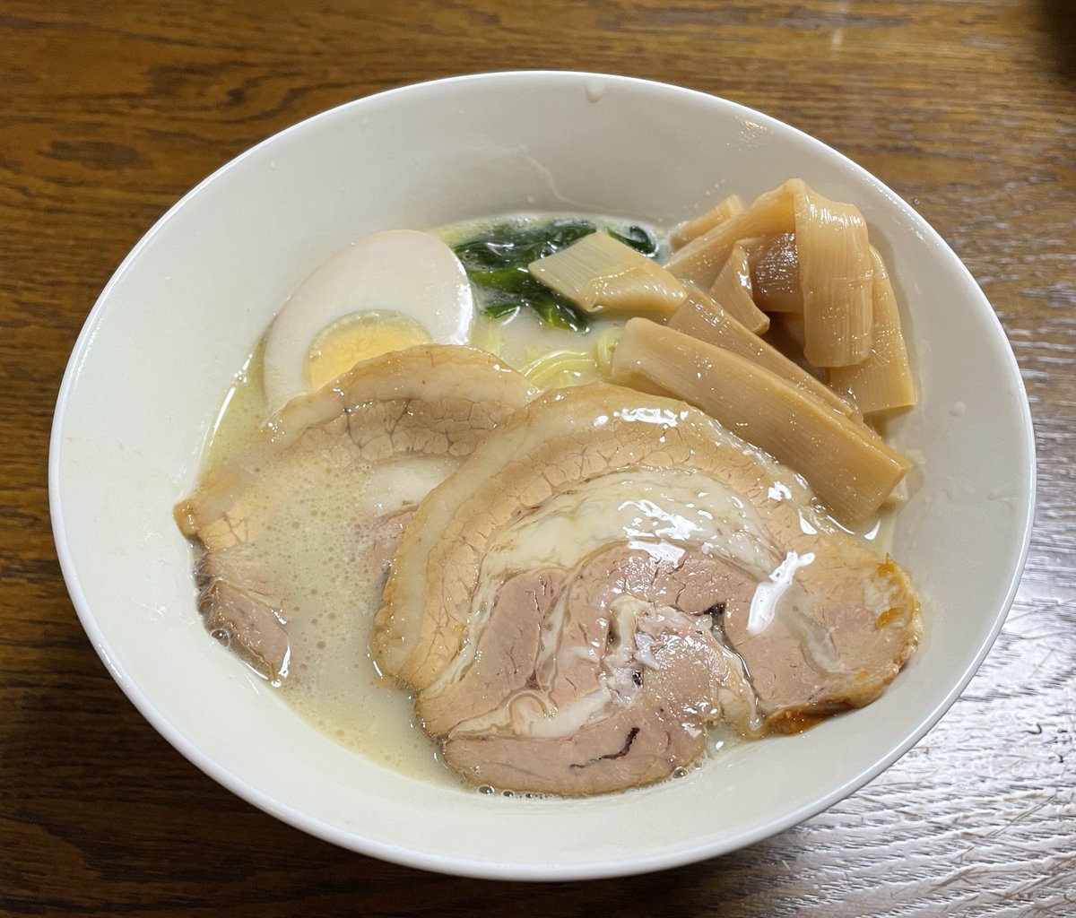 ttm_3333's tweet photo. 今日の昼も秋田県にかほ市のみや蔵ら～めん店の生めんセットから白湯鶏だし中華（親鶏エキス）をチョイス。贅沢に大き目のチャーシューを二枚、今日も旨ックスでした。
みや蔵人気ラーメン生麺 6食セット
https://t.co/kTpEnDEZrE
＃秋田　#みや蔵　＃ラーメン　＃グルメ　＃お取り寄せグルメ https://t.co/E1fovxkYEi