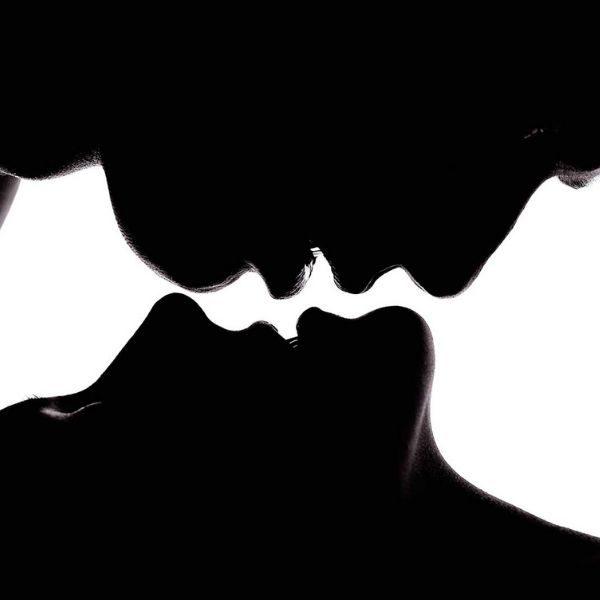 algarabia's tweet photo. Las escenas eróticas en el cine van más allá del simple placer carnal, pues se apoderan de las fantasías y los deseos del espectador. 😏
#amante #amor #Cine #cuerpo #deseo #desnudo #EnFilme #erótica #erotismo #escena #Fantasía #obsceno #placer
https://t.co/ZhFRUhl2IK https://t.co/EbWeHKM5ne