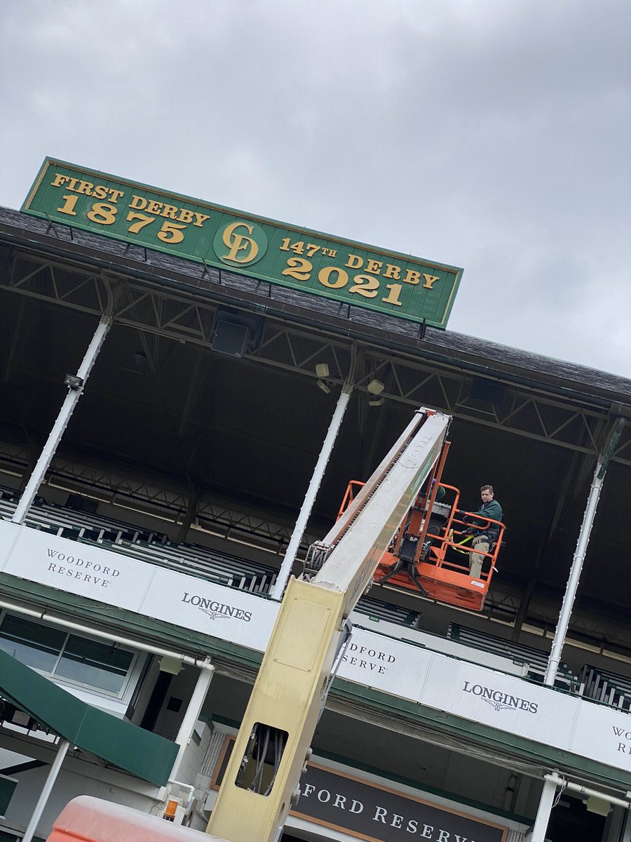 joshaball's tweet image. Less than 30 days until the 148th @KentuckyDerby at @ChurchillDowns. Today, the sign was changed to reflect the year.