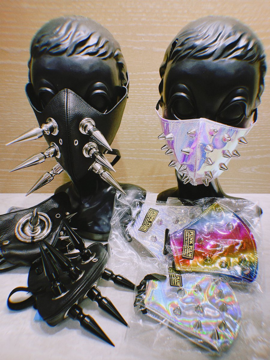 SadisticAction's tweet photo. FUNK PLUSマスク🖤
右側プリズム系は耳にかけるタイプ、左側ボンテージ系は頭にかけるタイプのマスクになっております😷
#sadiaticaction #サディスティックアクション #ファンクプラス #funkplus #マスク #ボンテージ #フェティッシュ #funkplusmask https://t.co/gT7RdQPqhI