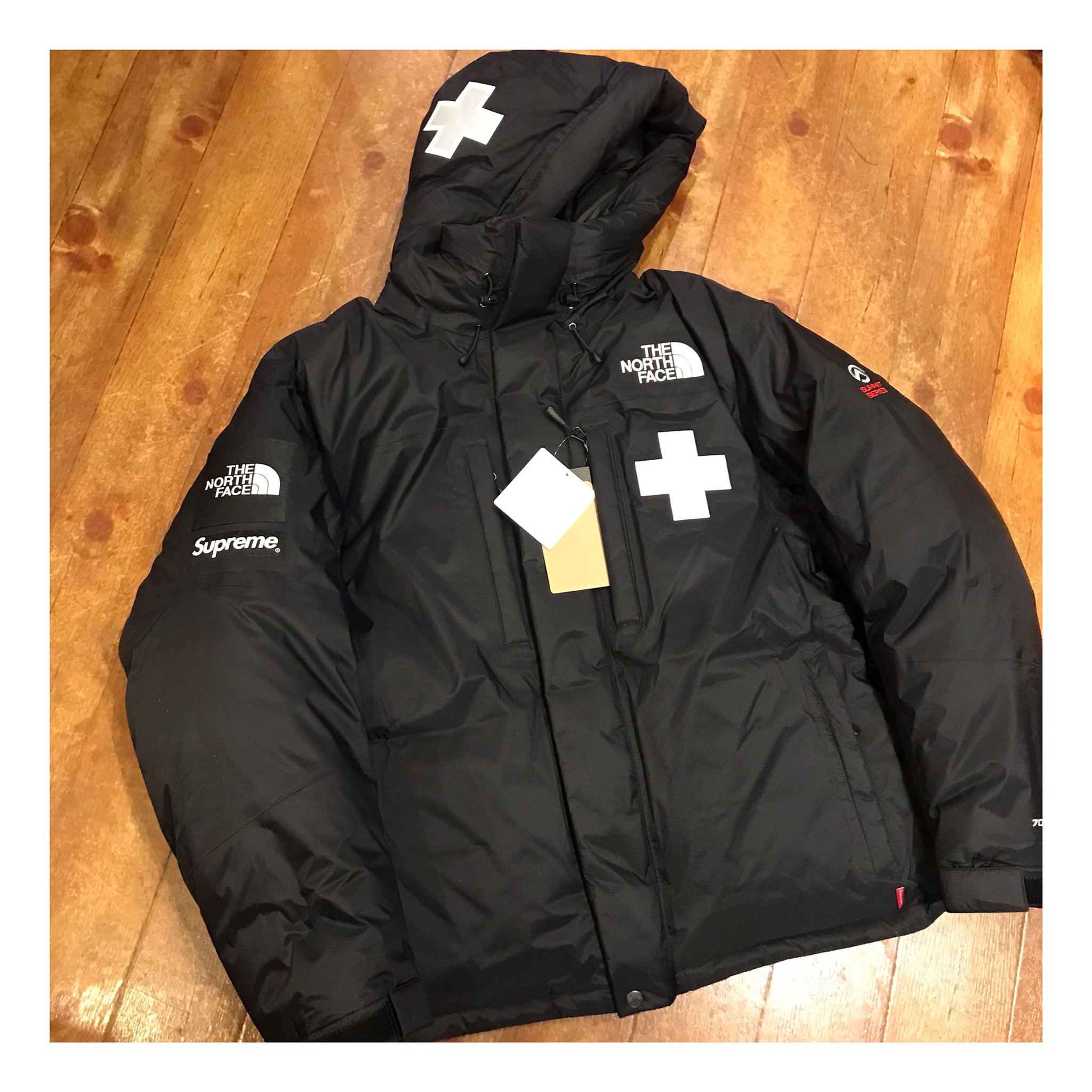 Gee Jee 盛岡 ジージーモリオカ だんだん春感が強くなってきておりますが 先日supremeより発売されたthe North Faceコラボのバルトロジャケットが新品入荷です サイズ M 今年の冬には価格高騰しているかもですで 気になっていた方は今のうちに手に